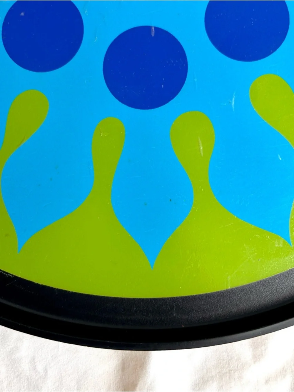 Rubbermaid Retro Round Lazy Susan Tray with Blue Floral Sunburst on Green